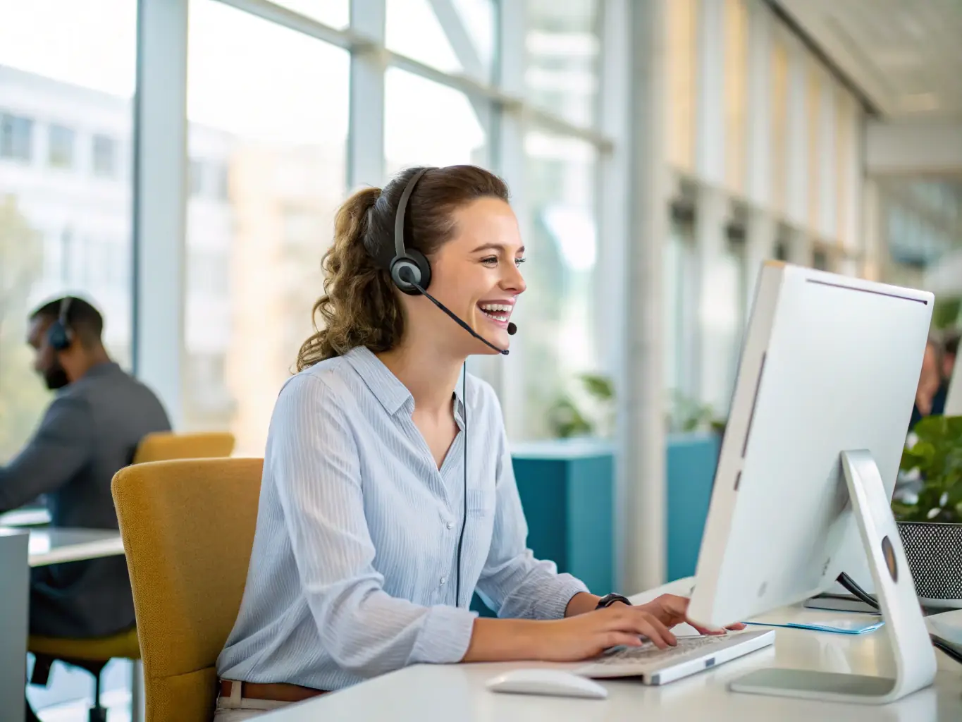 A friendly support agent assisting a traveler with their e-Visa application, showcasing the expert support provided by Evisa Turkey.